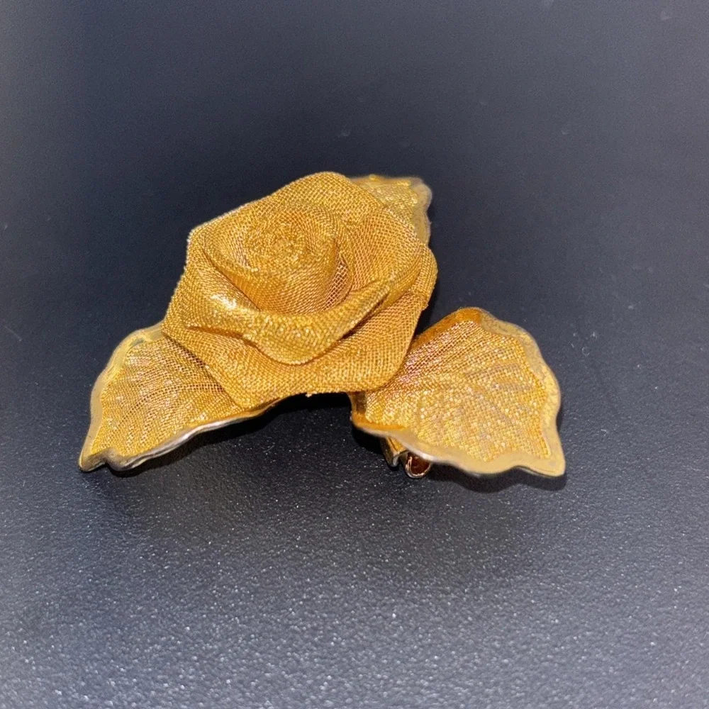 Vintage 1980s Gold Tone‎ Metal Mesh 3D Rose Flower Leaf Floral 1.5
